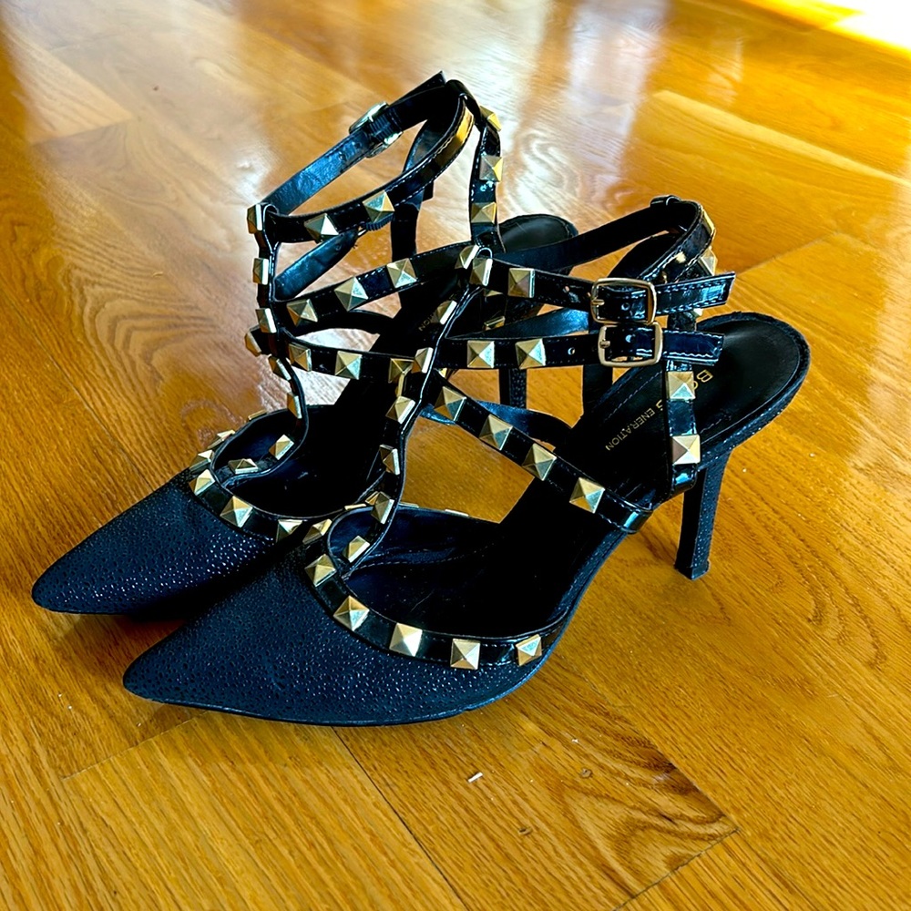 BCBG Darronx-x Black studded heels 👠 in size 7M / 37 with Two Buckles